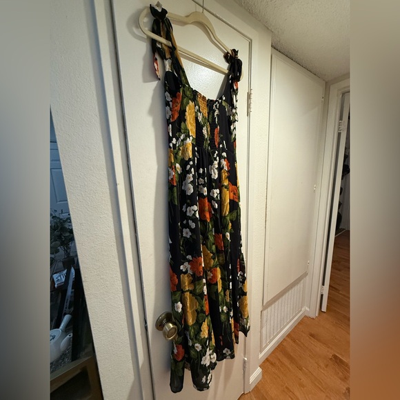 Reformation Nadira Floral Print Georgette Midi
Dress in Luisa - Picture 10 of 11